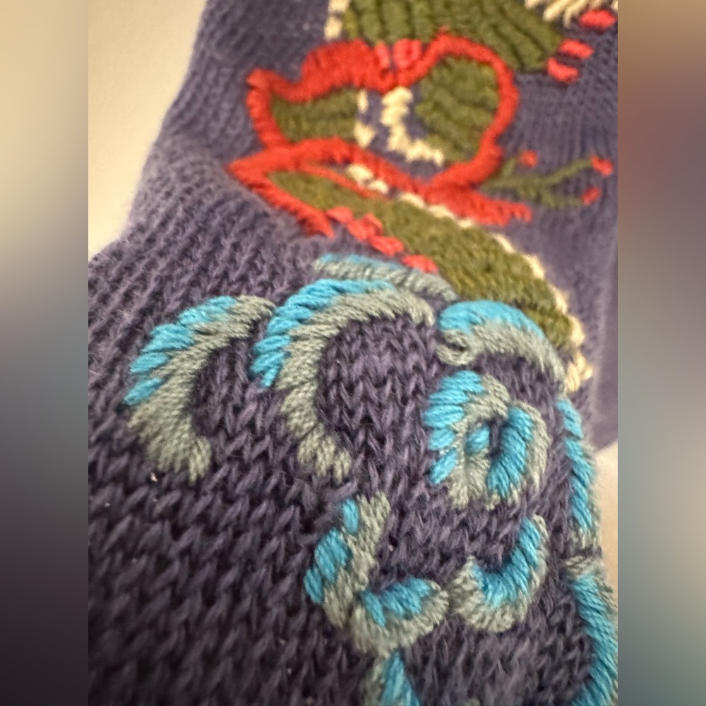 Polo Ralph Lauren Men's 💯 % linen V-Neck Sweater w/ embroidery - Picture 3 of 12